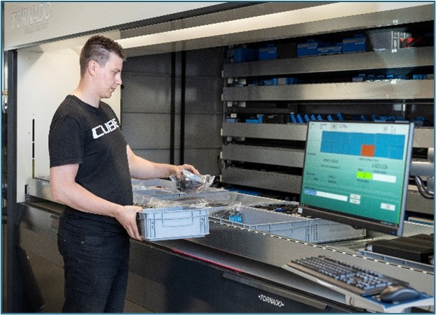 Vertical storage lift from Constructor